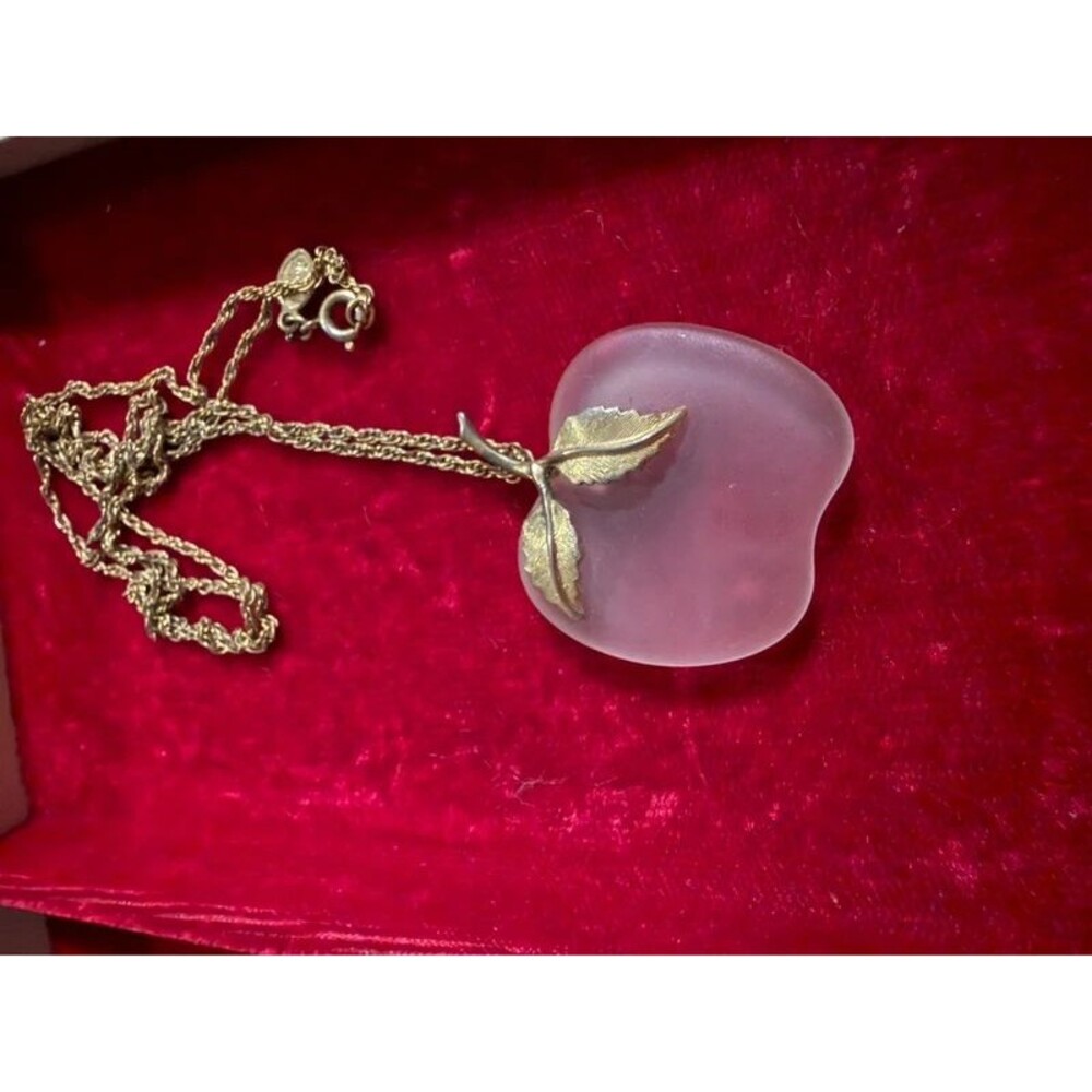 Vintage Signed Avon Frosted Glass Apple Pendant Necklace 28"